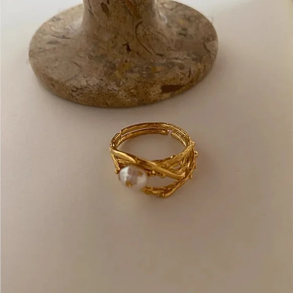 Pearl and Gold Ring 18k Gold and 925 Sterling Silver - Picture 5 of 7